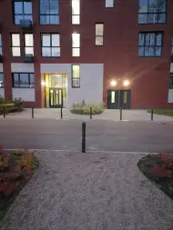 Тротуарный столбик «Тесла»